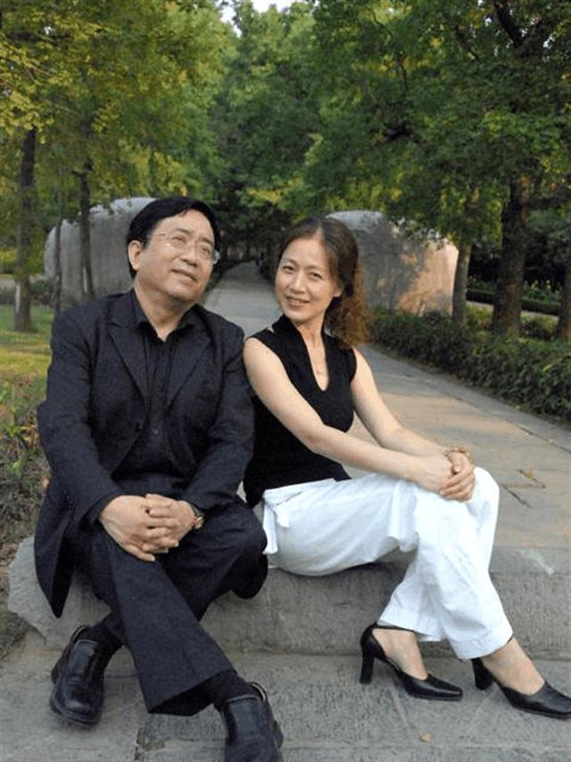 1992年，余秋雨二婚娶了小16岁的女明星马兰。新婚之夜，余秋雨向马兰提出了一个