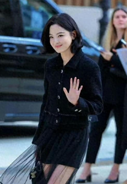 辛芷蕾剪了短发，真的又美又飒，这个发型真的太适合她了