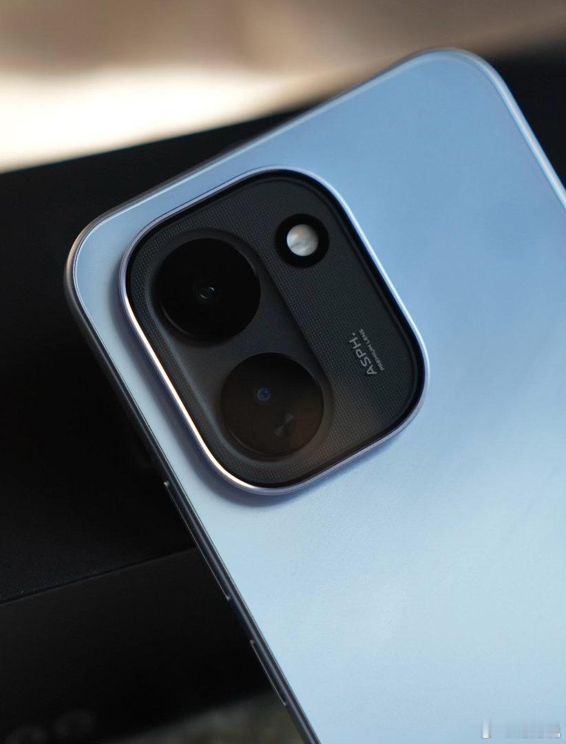 谁懂啊！iQOOZ11这续航直接把充电宝干失业了本来以为千元机就是凑合用，结果