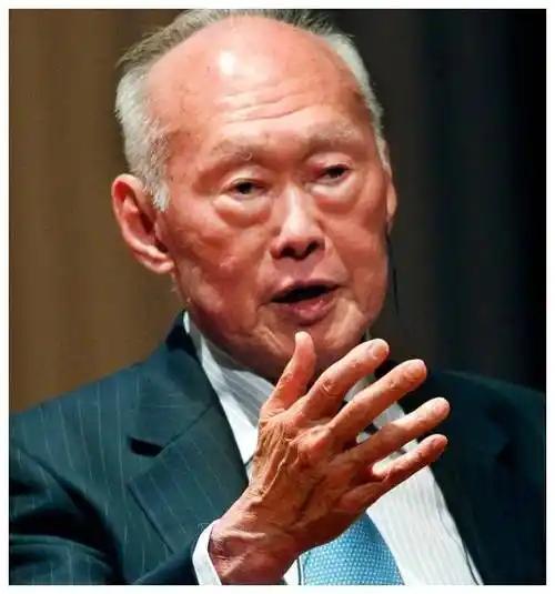 李光耀晚年直言：新加坡虽是华人国家，但不会“回归祖国”。七成的人口是华人