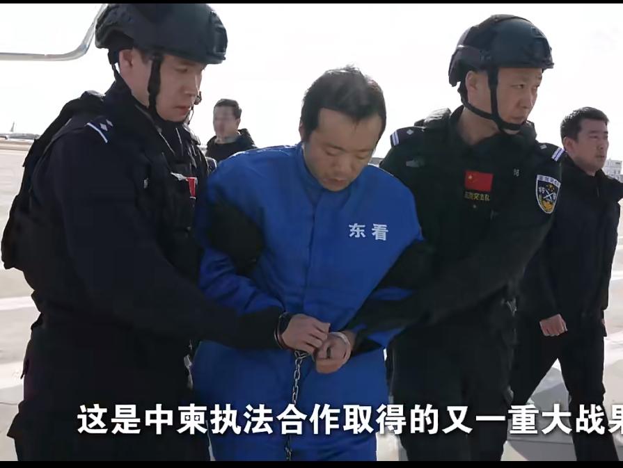 原来陈志的第一桶金是做网络游戏黑客，2010年前后有一款风靡全国网络游戏传奇。8