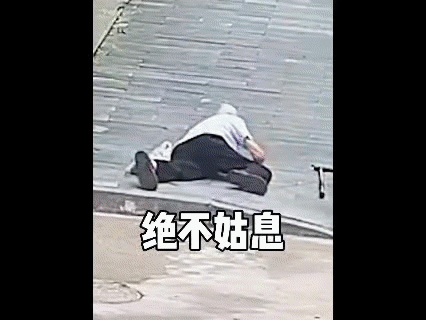 老人摔倒，下班女警好心帮忙反被讹，结局大块人心。天津街头，便衣女警偶遇摔倒