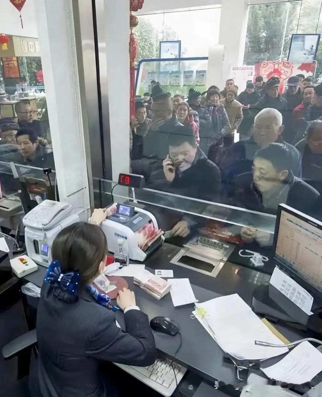 银行规则变了，给家里的老年人提个醒：如果你手里有超过20万的存款，到期了千万