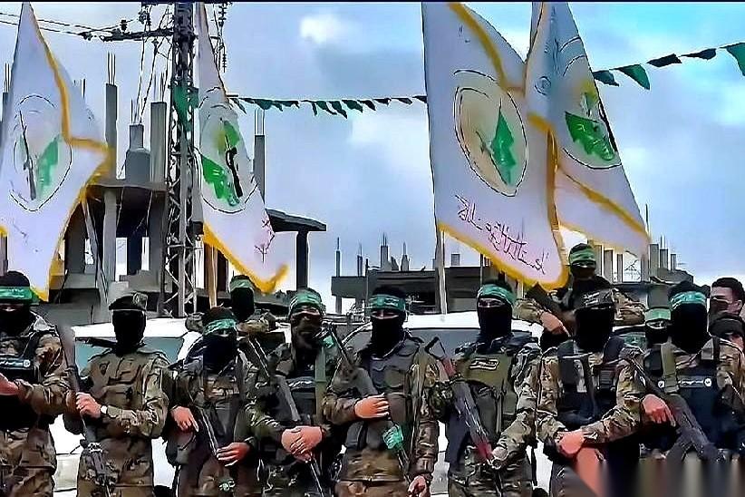 给你一条活路，你走不走？埃及人好说歹说，把台阶都给你铺到脚下了：“兄弟们，也就