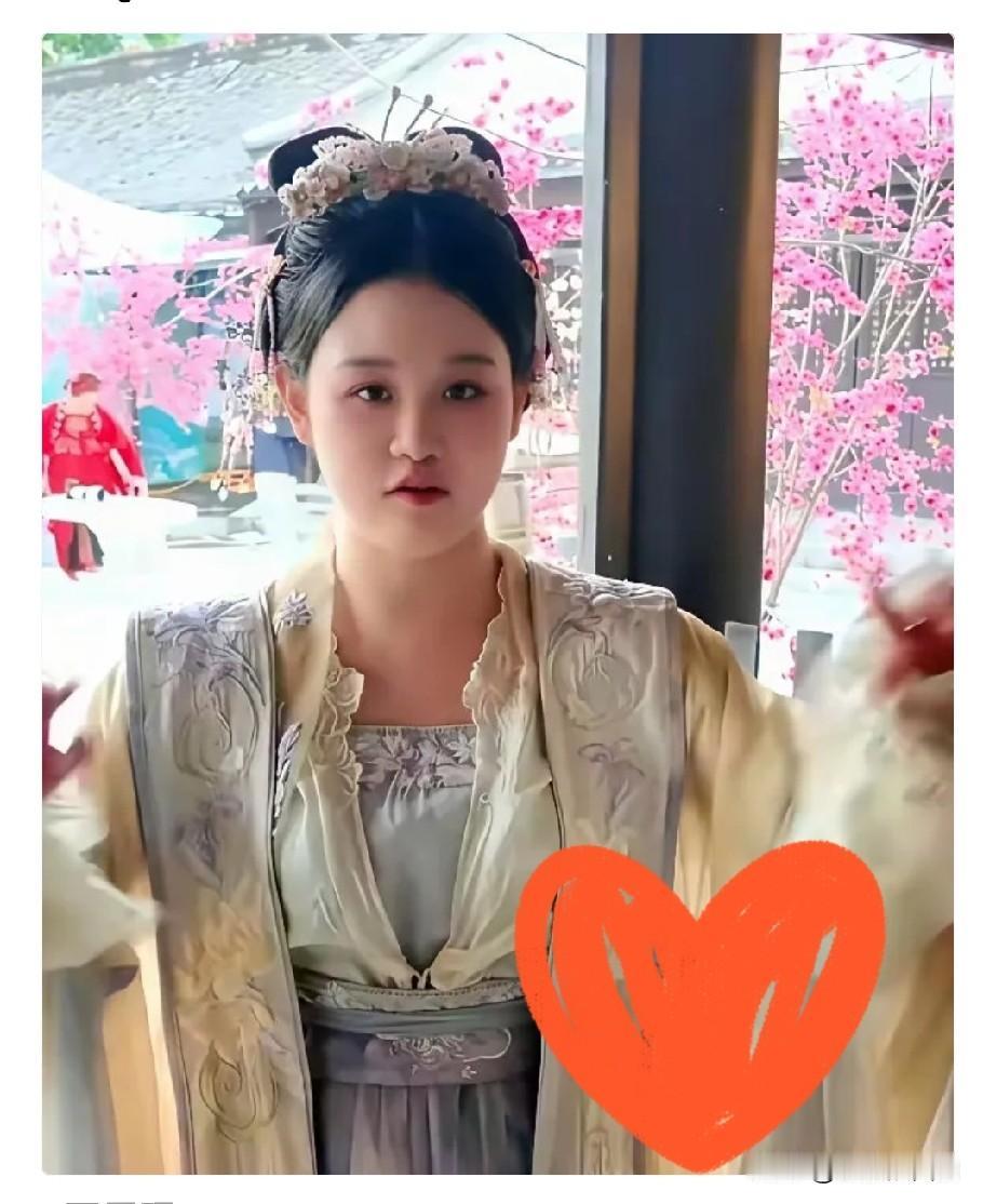 张家齐妈妈是真不知足女儿去当短剧女主一上午赚了108元，妈妈看不上，这么好的