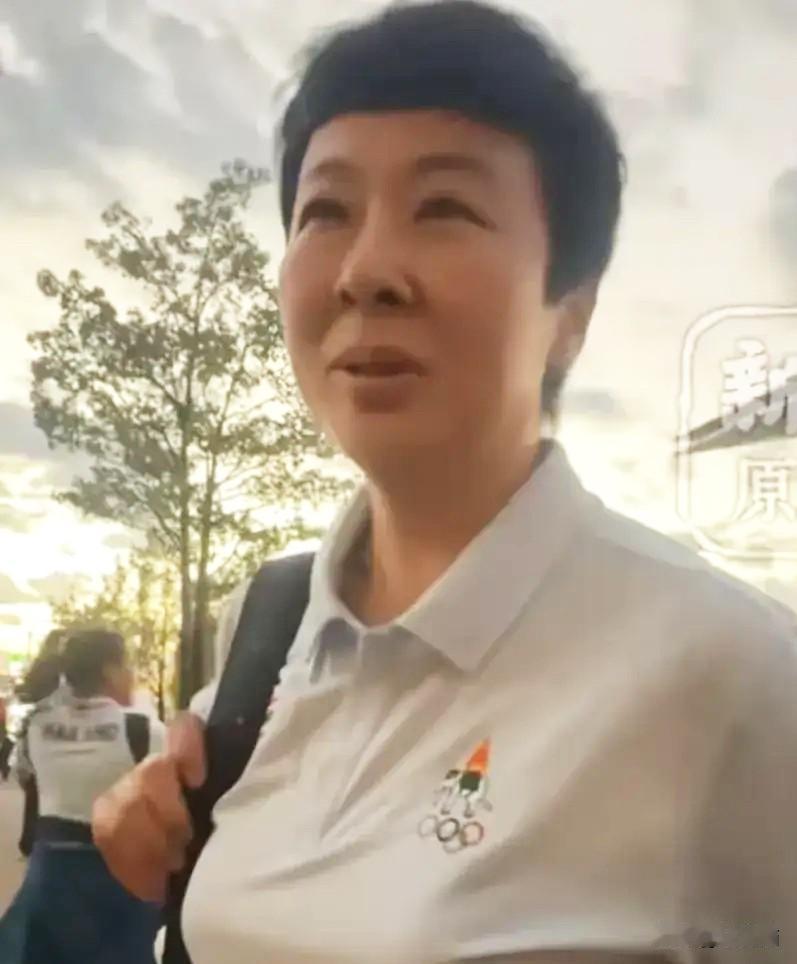有人问冯坤带泰国队打中国队，心里偏向谁，她连犹豫都没有。竞技体育不谈这个，在