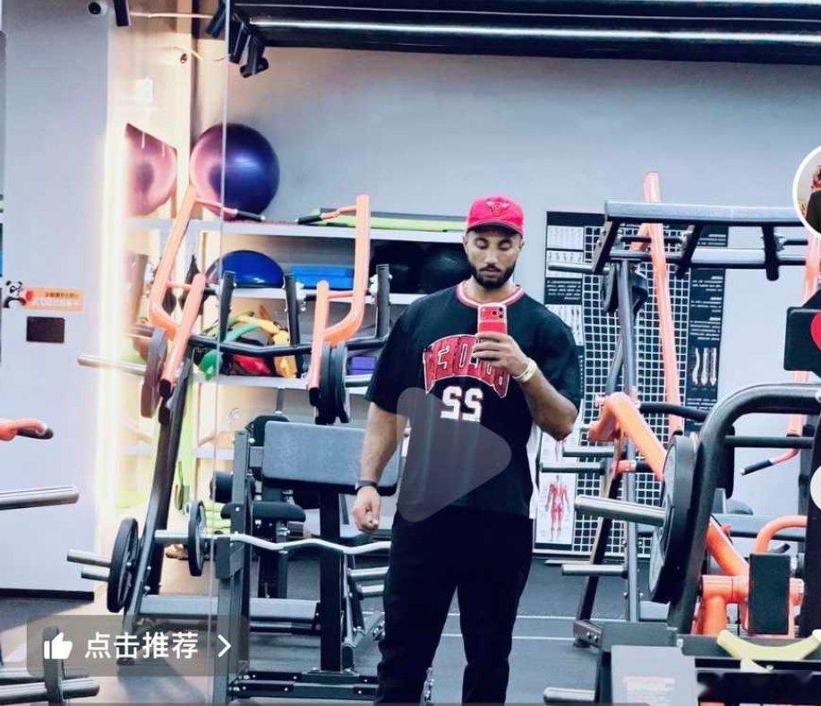 网友爆料巴基斯坦男子海德在华骗财骗色多名东大女人，现在跑路了，希望其他女性小心这