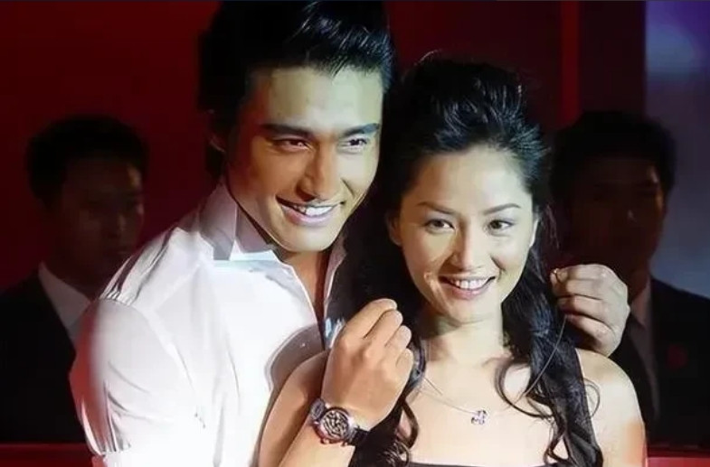 胡彦斌冷不丁问胡兵：“你对瞿颖有过心思没？胡兵倒也爽快：“那肯定啊，我一直对她