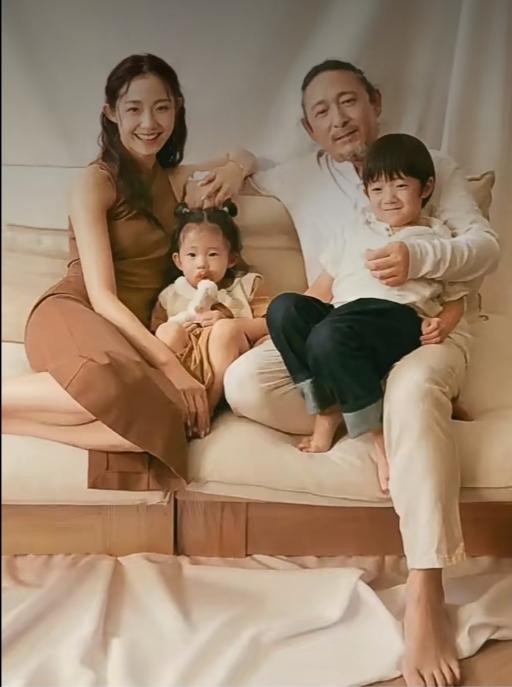 21岁选择嫁给大25岁的音乐人三宝，当年不顾一切奔赴爱情的万千惠，如今过得怎么样