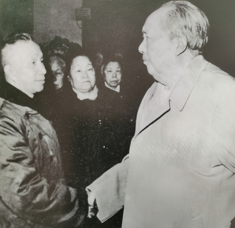 这是我们所能见到的，伟人和战神唯一一次同框。