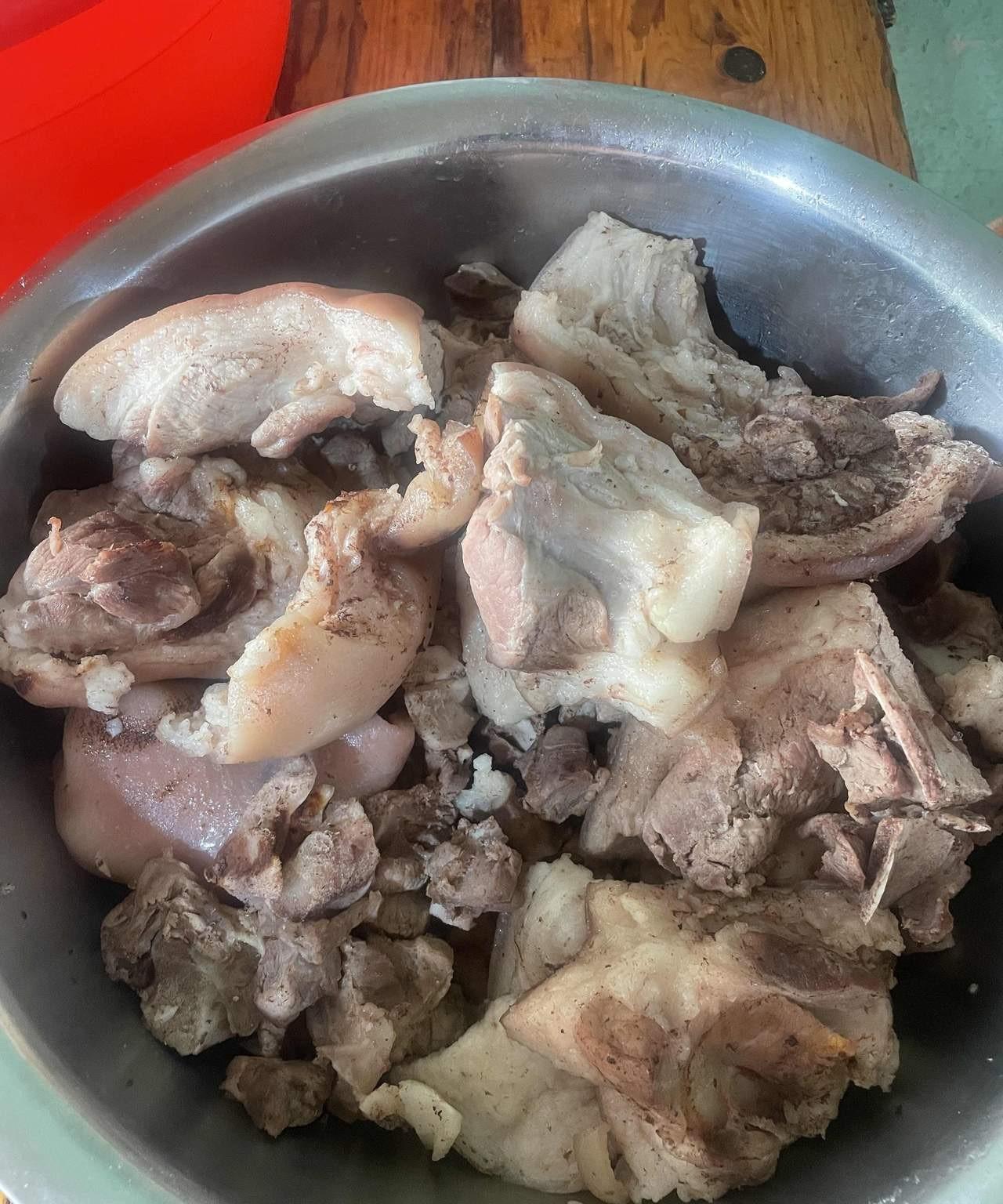 大家觉得就我弟这卤肉水平，能去小区门口摆摊卖卤肉吗？我弟在家失业已经两个多月了