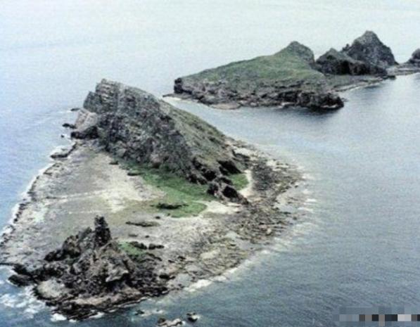 历史多么相似，三一年日本挑衅中国，中国军队虽然开始也有军事演习威慑，但是最后退让