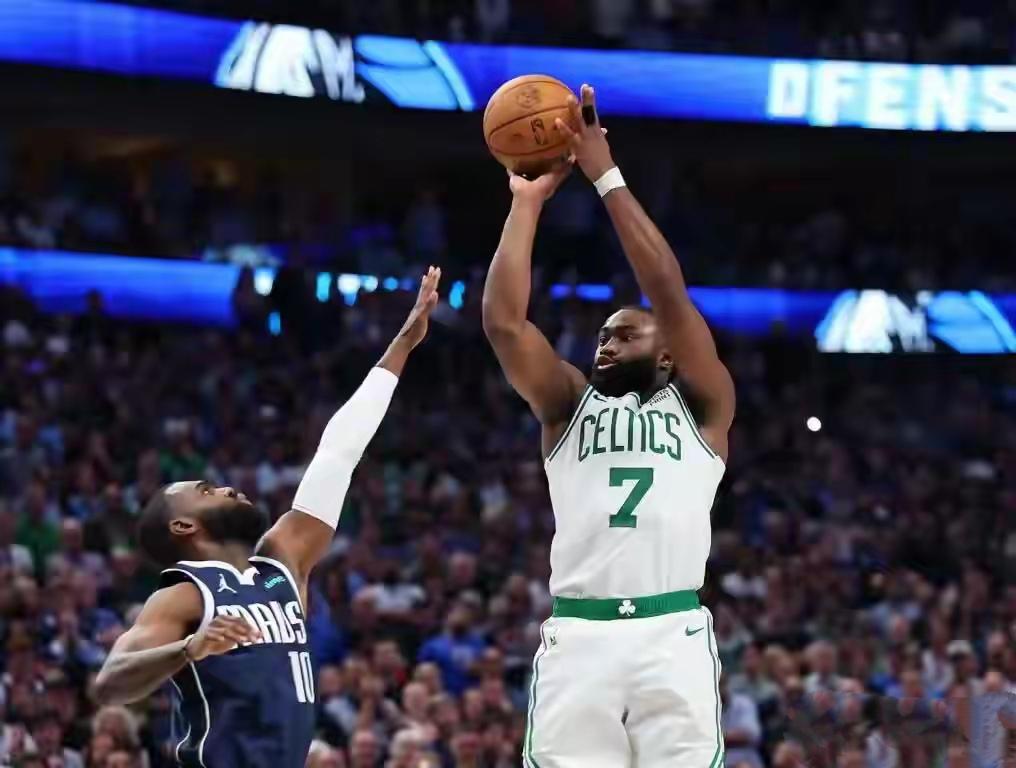 细思极恐，原来NBA东部居然隐藏着三位被队友耽误了的巨星。1，杰伦布朗上赛