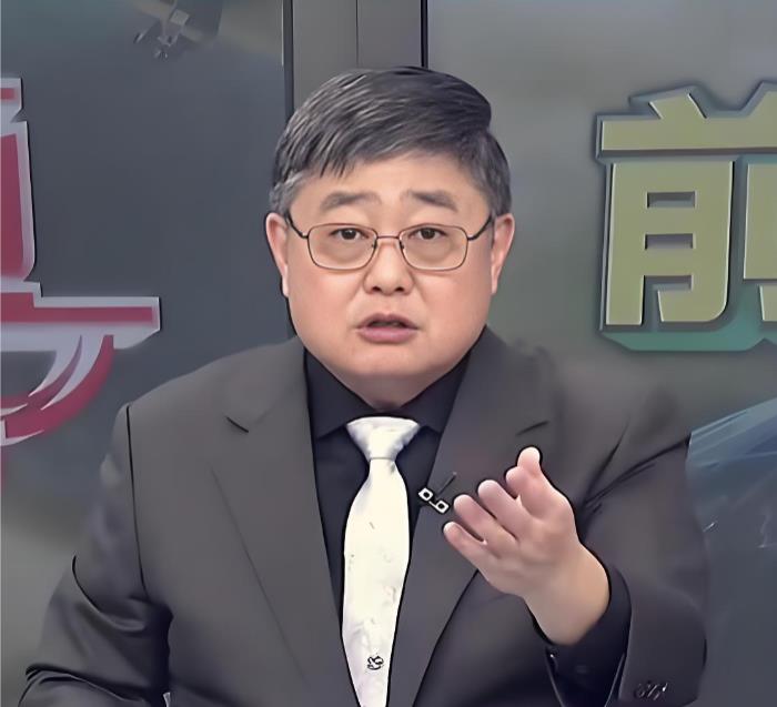 小舰长吕礼诗真男人，针对日菲私划台东海域一事，民进党避而不谈，小舰长认为日菲就是