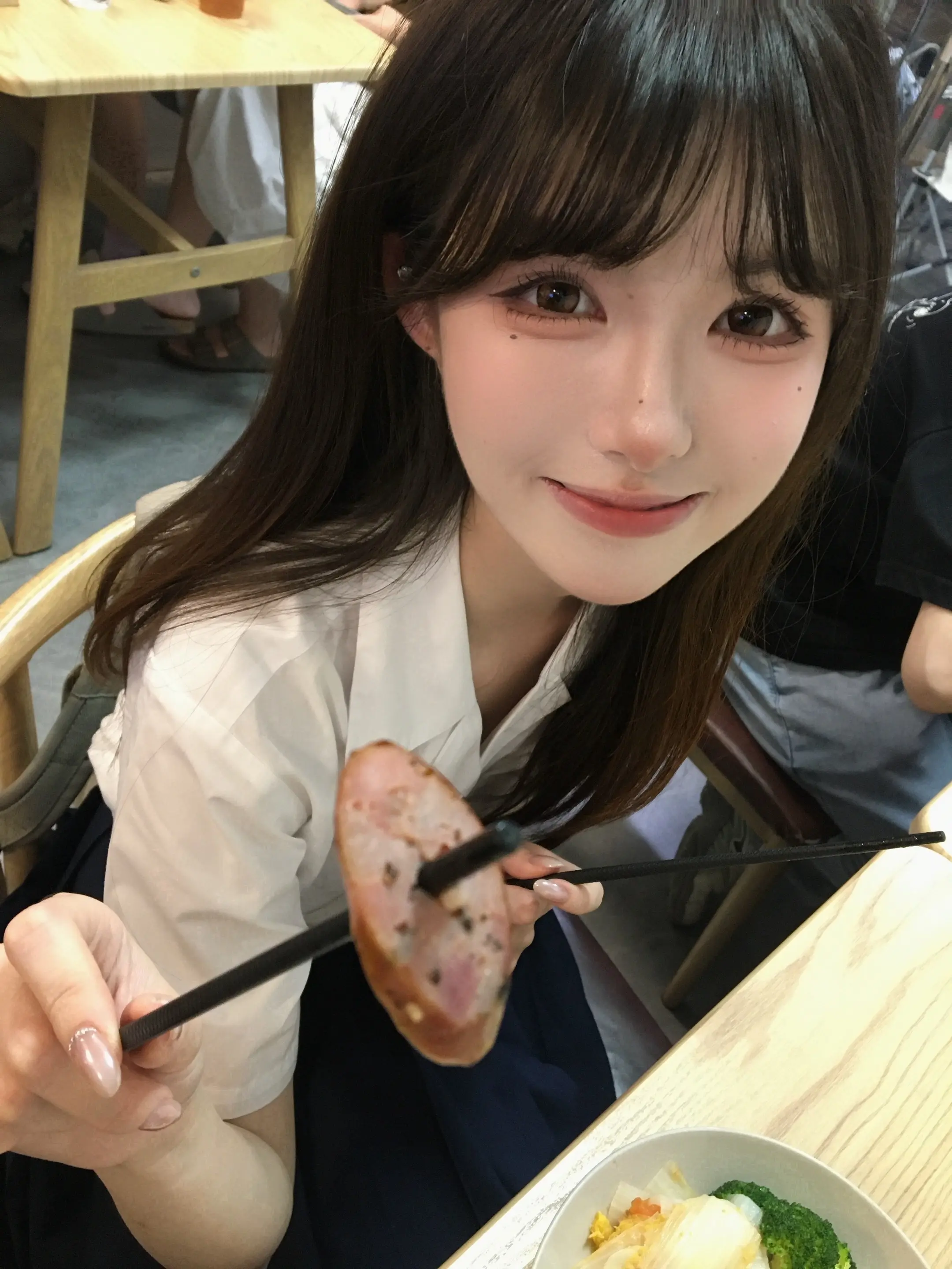 有钱我们吃大餐 没钱就一起吃路边摊