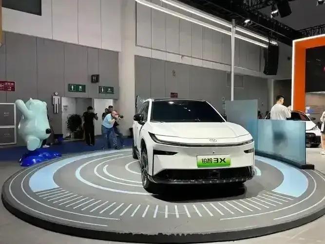 部分外媒称中国车企发展路径走偏，质疑其：中国车——不研究发动机、中国车——