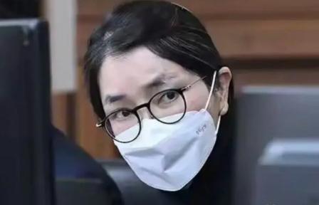 我们真的是小看金建希了，她有今天完全是罪有应得。 近期韩国法院在审理金建希时
