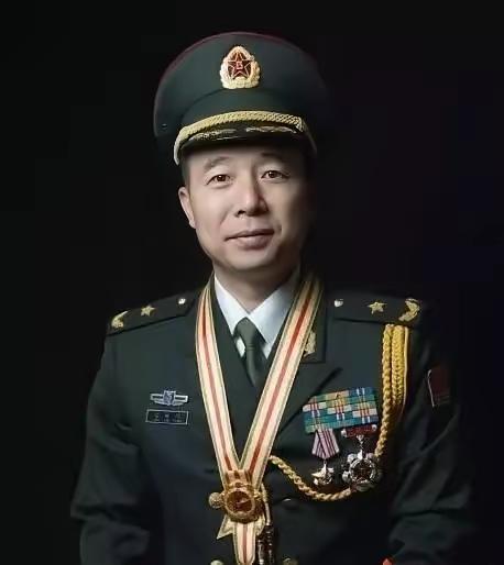 三巡太空老将景海鹏：从山西乡村少年到航天少将，把半生献给星海​​景海鹏，19
