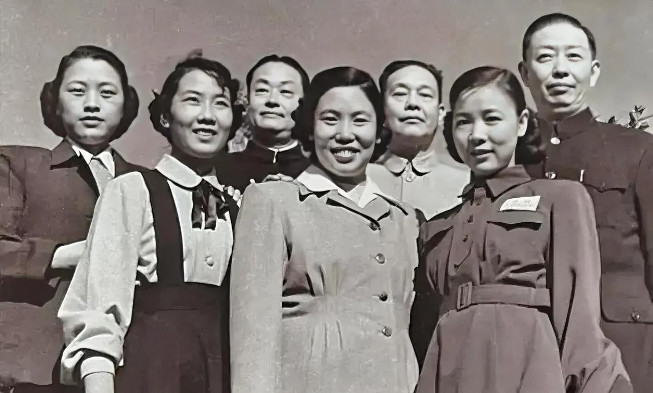 如果能把这7位都认出来，估计至少也得70岁以上的老影迷了。这是60年代老艺术家