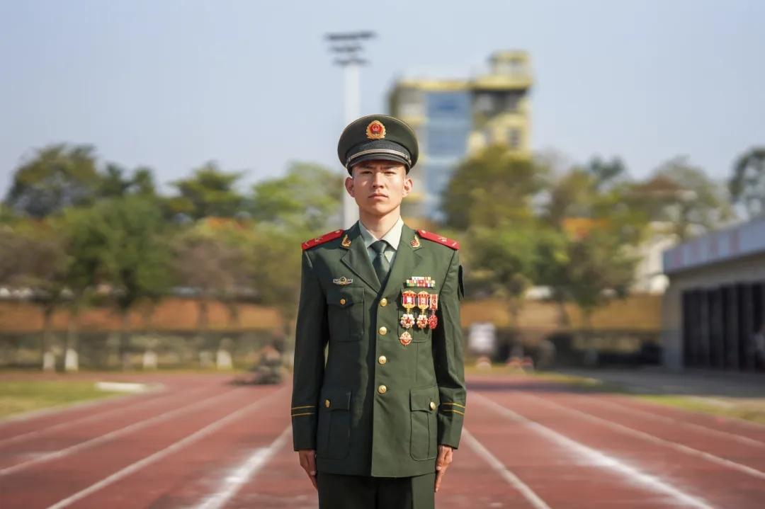 2002年出生的魏本翔，2021年9月入伍，武警广西总队某部下士，连续两年在总队