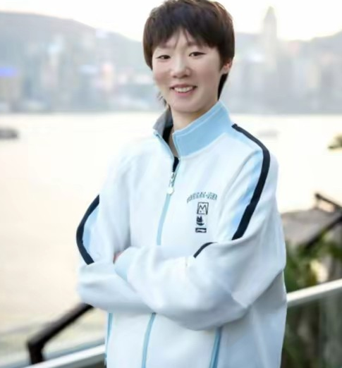 主持人问王曼昱：“乒乓球界里，你最喜欢哪个运动员？”王曼昱说：“我比较欣赏张继科的这种狠劲与霸气，这