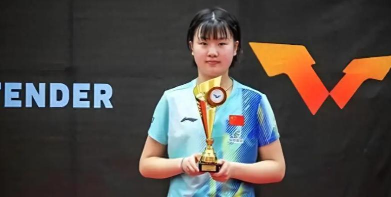 太让人心疼了！一个15岁的小姑娘，一个人在欧洲8天连拿3个冠军，身边