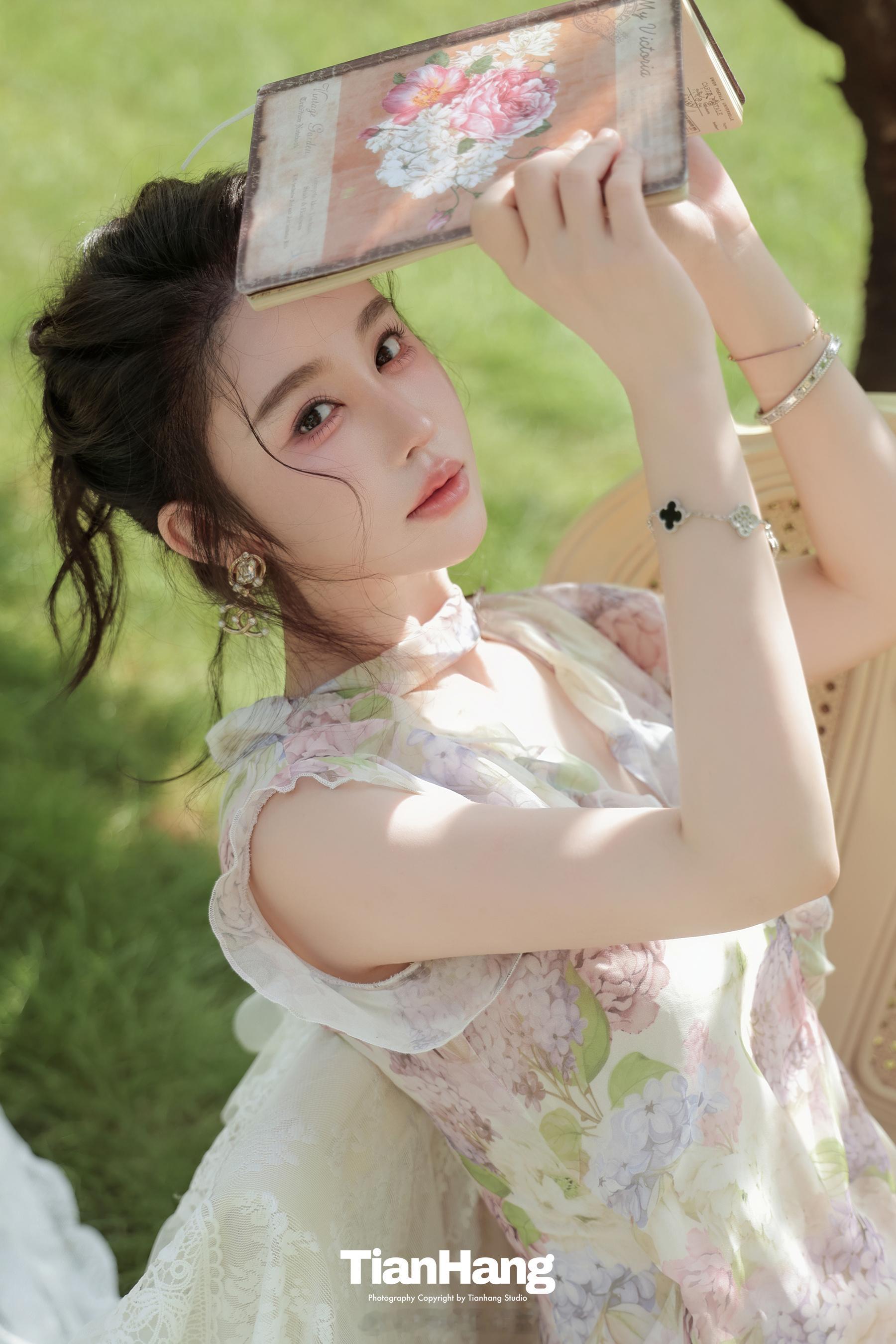 ✨客片分享光影轻轻洒落藏住满心温柔💫天航工作室少女心少女写真遇见夏天外景天航