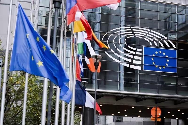 好消息：欧盟的病根找到了；坏消息：是绝症27国代表齐聚一桌表决，26国赞成，