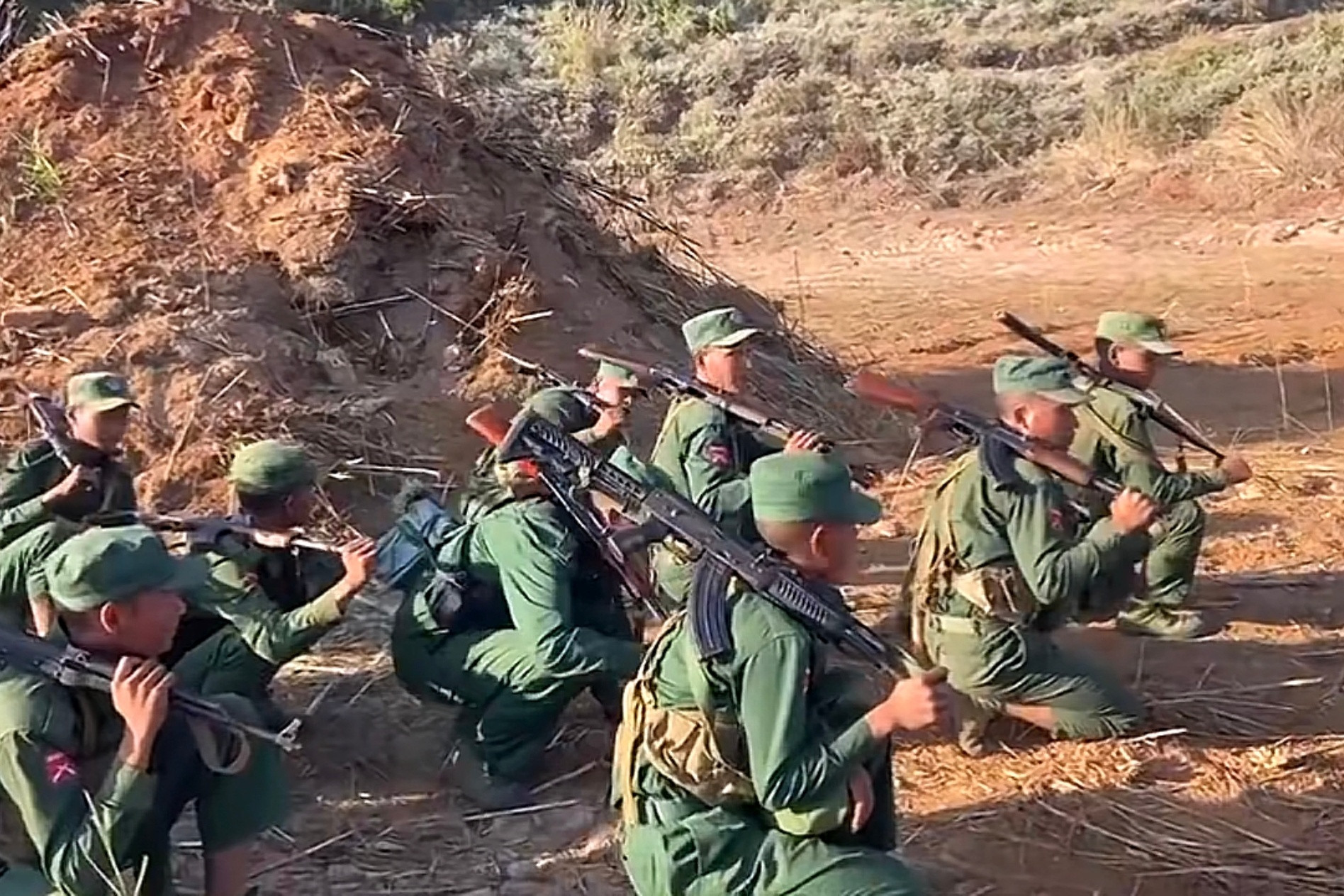 一看就是北方教官带去的鸭子步🇲🇲果敢同盟军/MNDAA正经训练不建议搞这个，