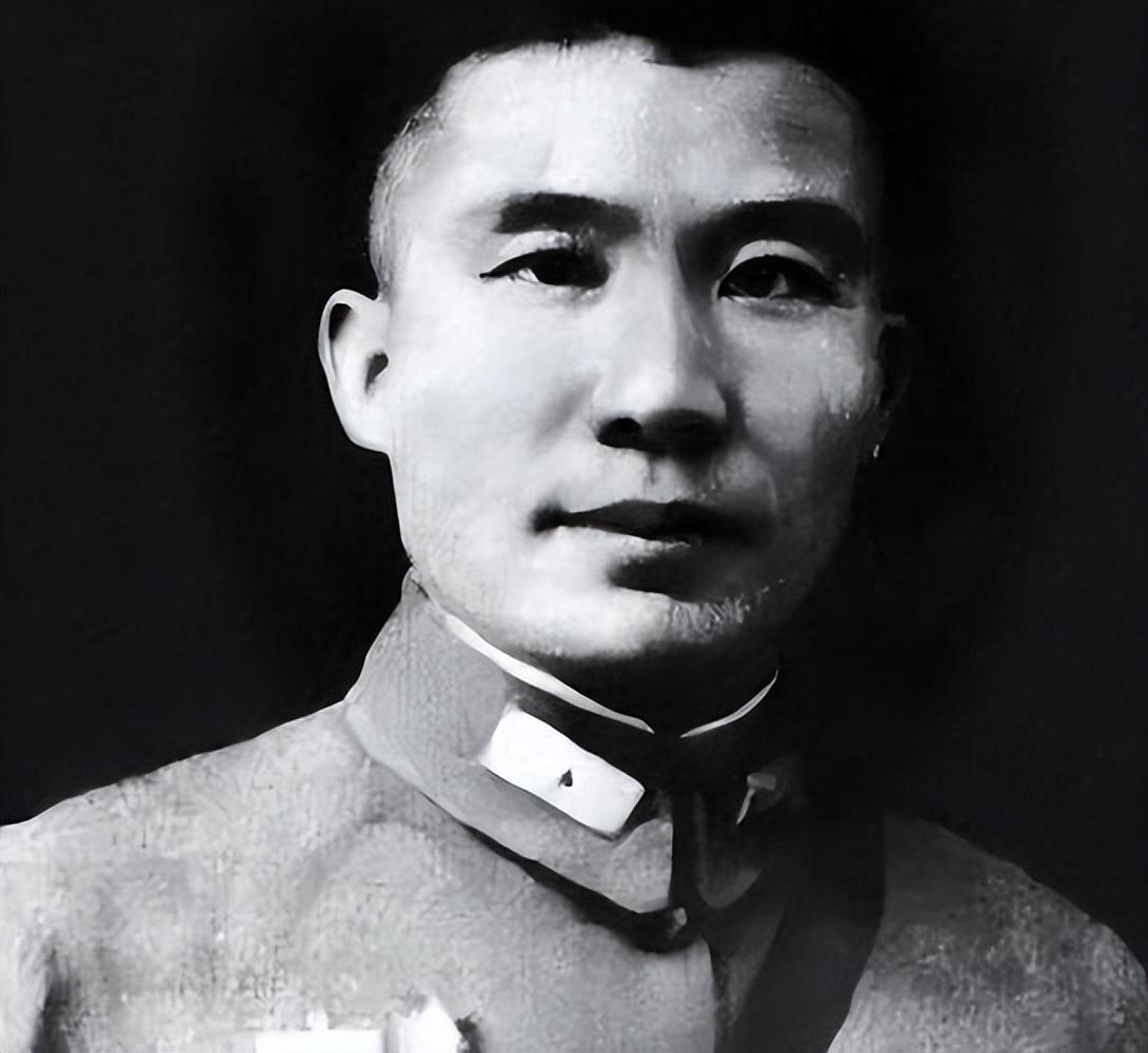 1934年，谭家桥，一个叫粟裕的年轻人带着部队设伏，结果反被对面一个叫王耀武的打