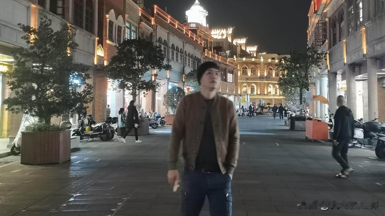 “养老”其实是个伪命题，过去几千年没有养老金，人们怎么养老？不都过来了。我自年少