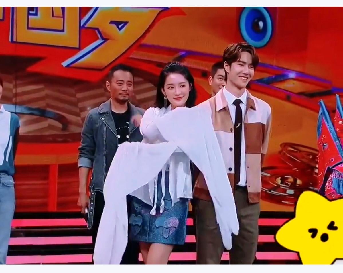 王一博在那一刻真的心动了吧！王一博在一档综艺节目中被大美女李沁彻底撩到了！