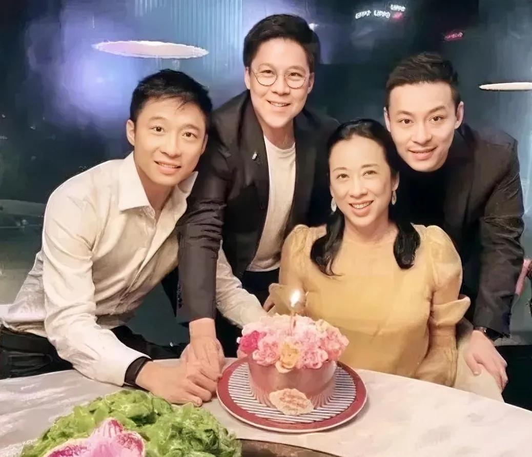 找媳妇得找颜值高的，朱玲玲对霍家最大的贡献，是生下三个儿子，还毫不保留地把美的基
