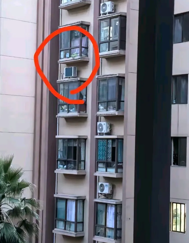 我就想问问，空调装成这样房主知道吗？制冷会不会受影响？