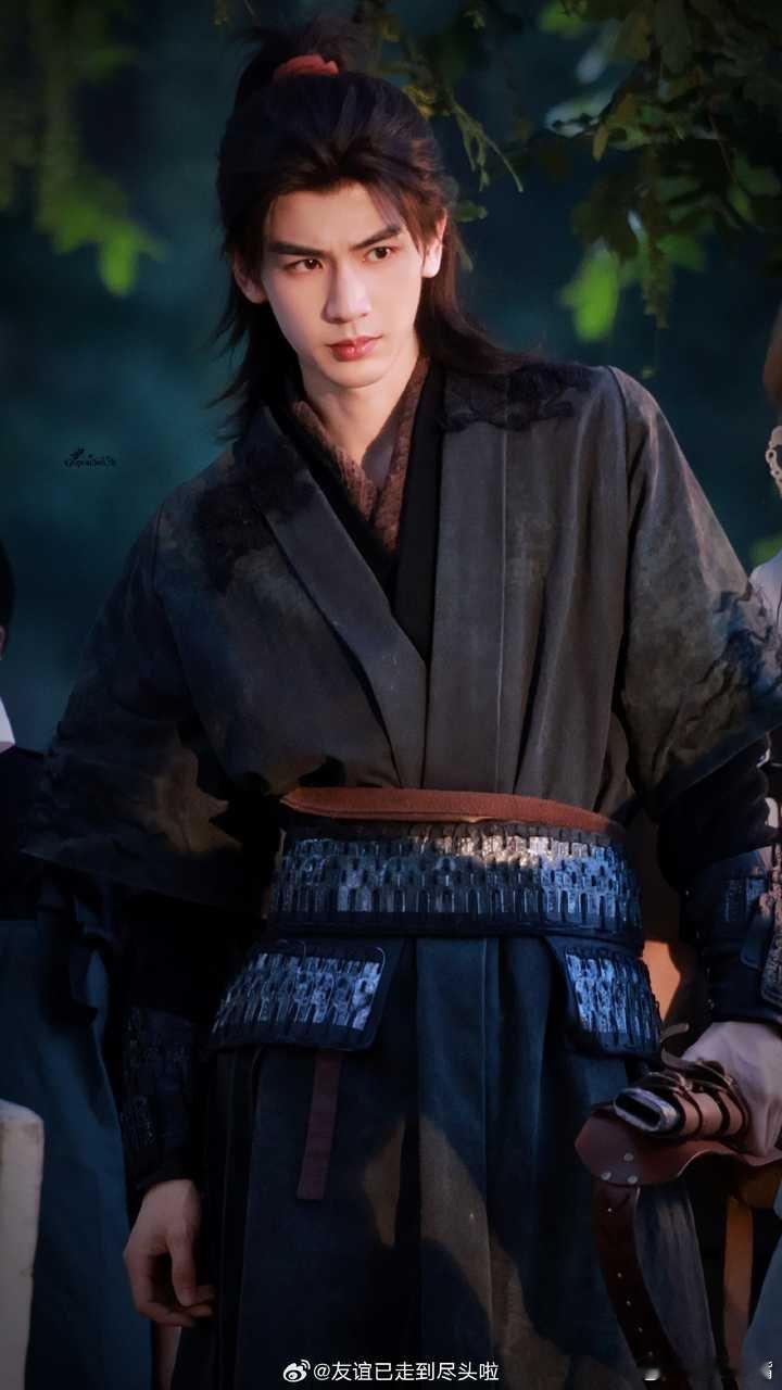 🍉柠萌古装男频电视剧《刺棠》Q3开机，阵容如下领衔主演：张家玮(张凌赫)