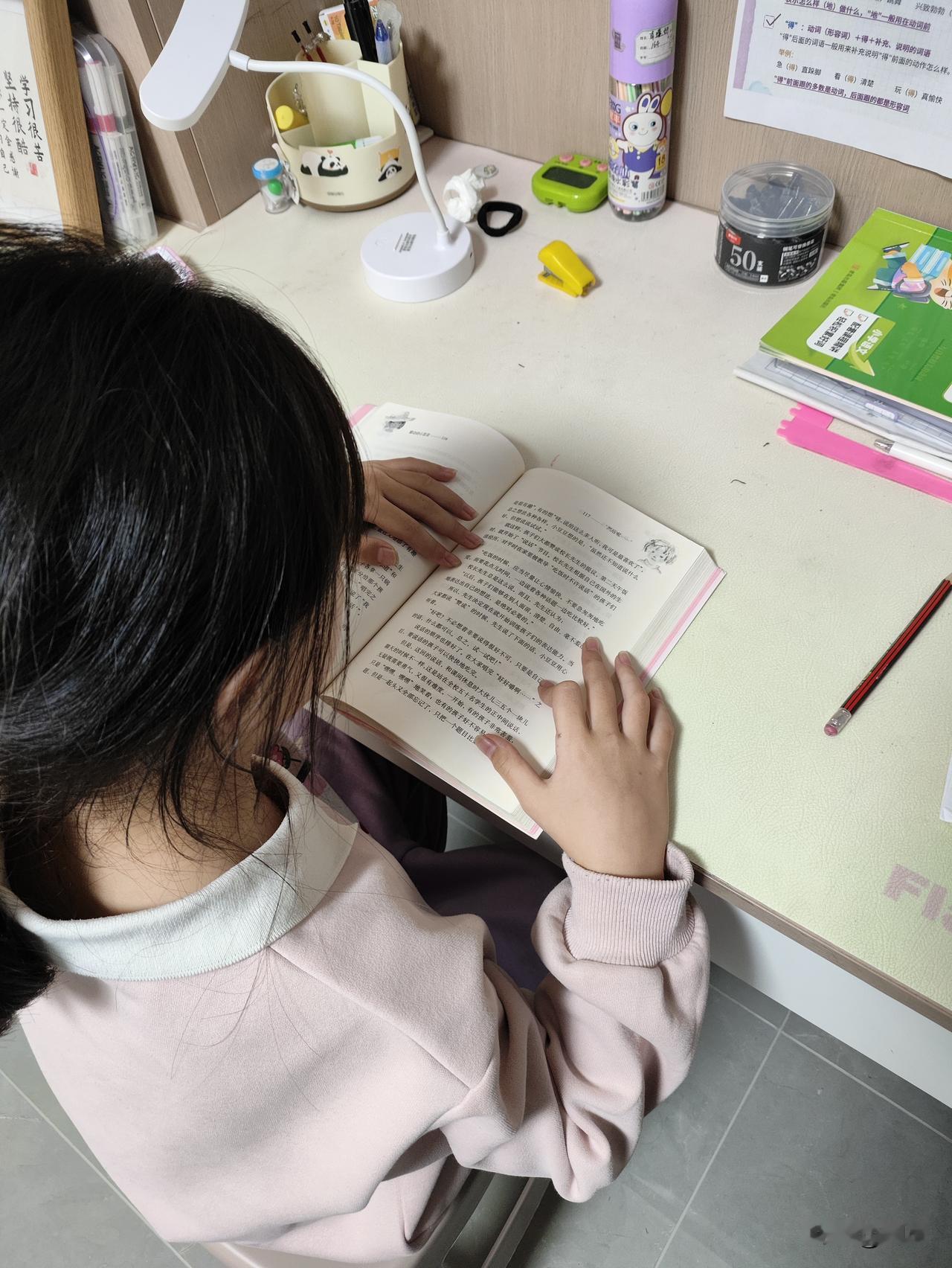 女儿上小学三年级了，最近总跟我们念叨，说放学想自己走回家，不用我们接送。这