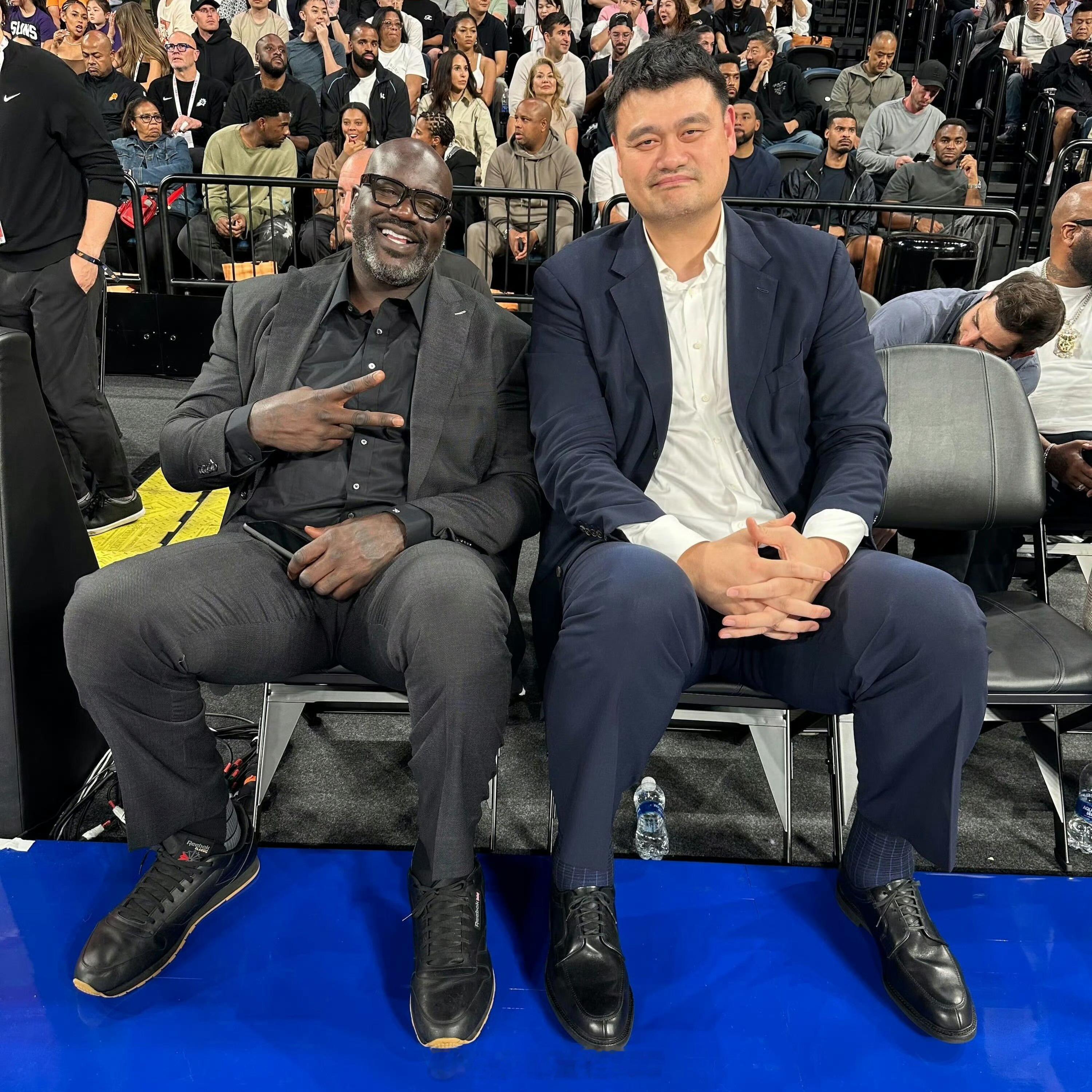 成龙贝克汉姆观战NBA中国赛NBA中国赛太阳vs篮网，比赛现场重磅嘉宾真不少。姚