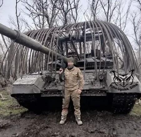 “俄乌士兵太会玩！‘魔改武器’脑洞炸裂，军迷直呼：这操作绝了！”最近刷到俄乌