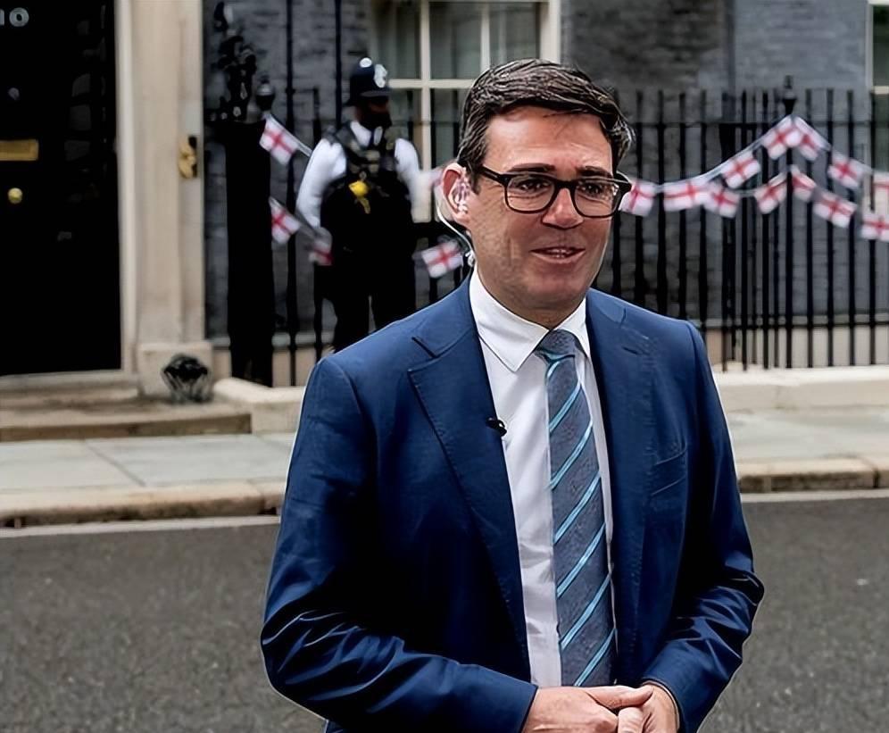痴心不改，英国历任首相100%援乌，死磕俄罗斯到底……从约翰逊开始，约翰逊、