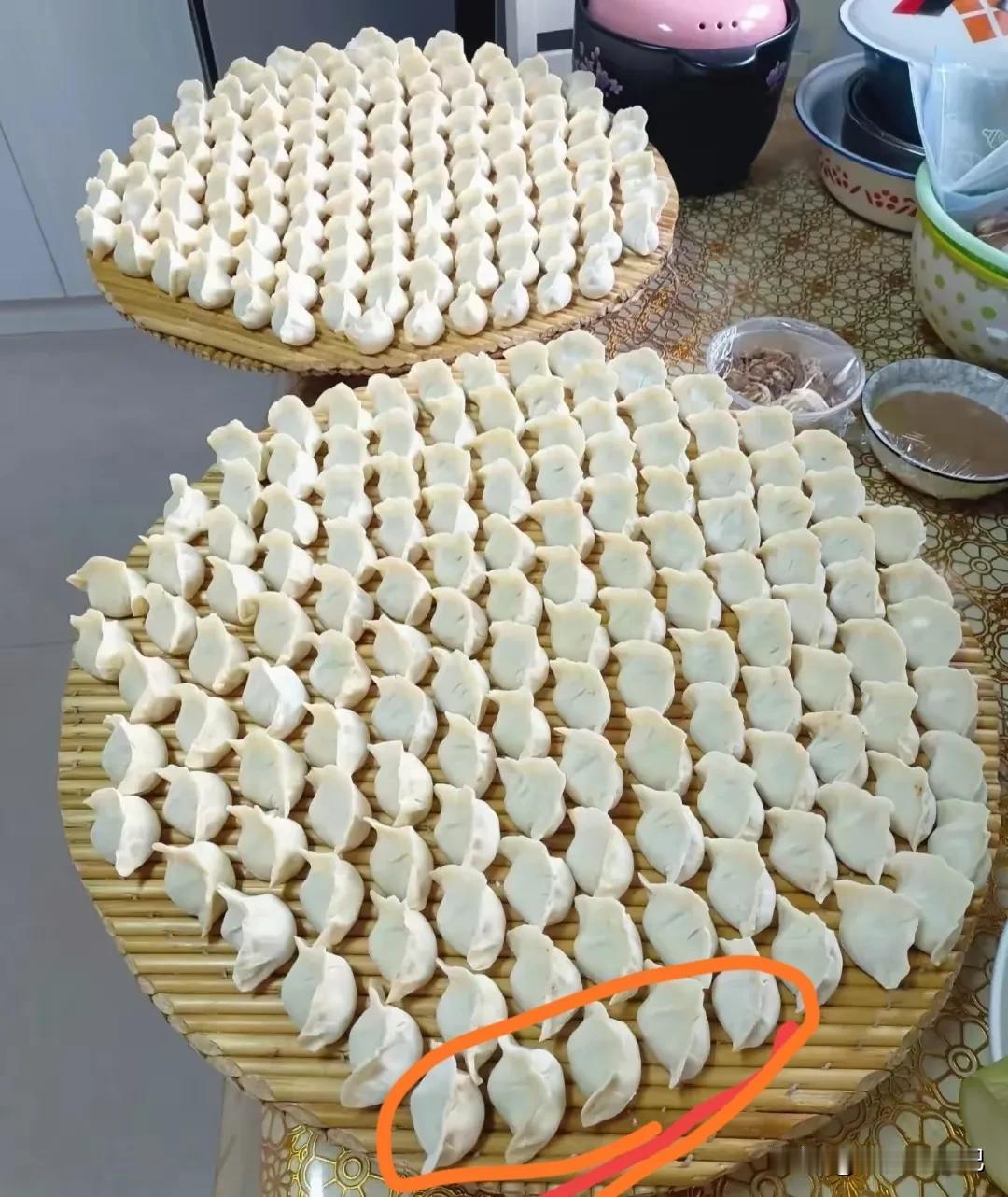 在饮食方面南北差异很大，从这包的饺子来看，就知道这是北方人的吃法，这也才算