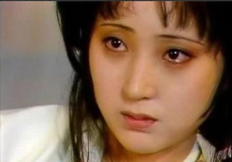 2007年，病危中的陈晓旭给初恋男友毕彦君打电话，两人在电话里都哭了，往日的恩怨