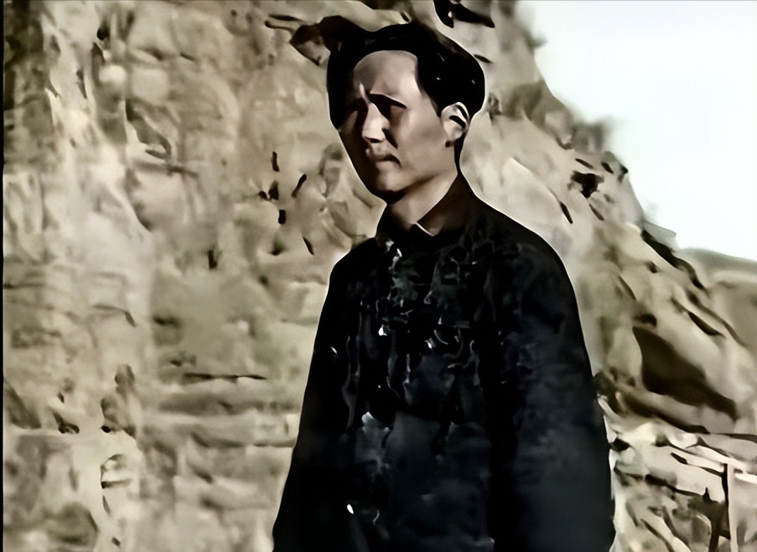 1935年中央红军长征刚到陕北时，虽说有了块根据地，暂时安定了下来，形势还是相当
