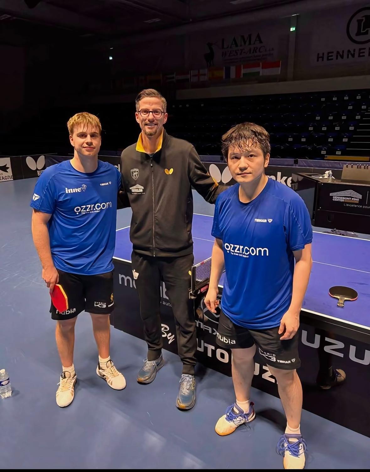 权威合照——樊振东与莫雷加德1月18日，奥运正副冠军一起训练后合影啦！今晚