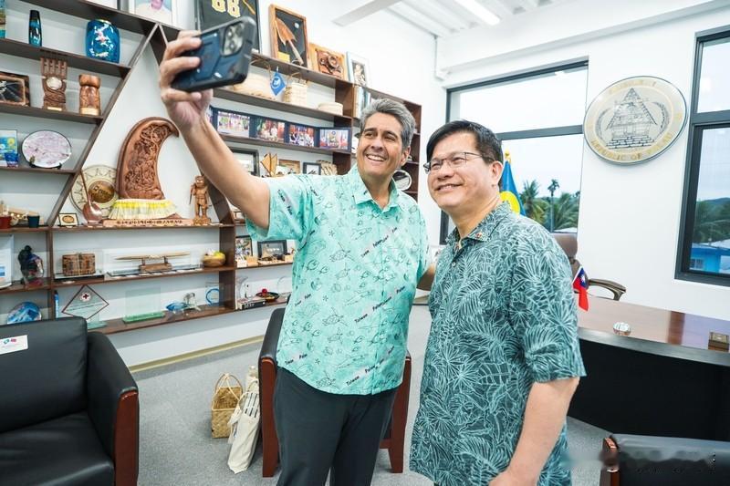 林佳龙又出去窜访了这次是去太平洋岛国帕劳时间是8月27日到9月3日去参加太