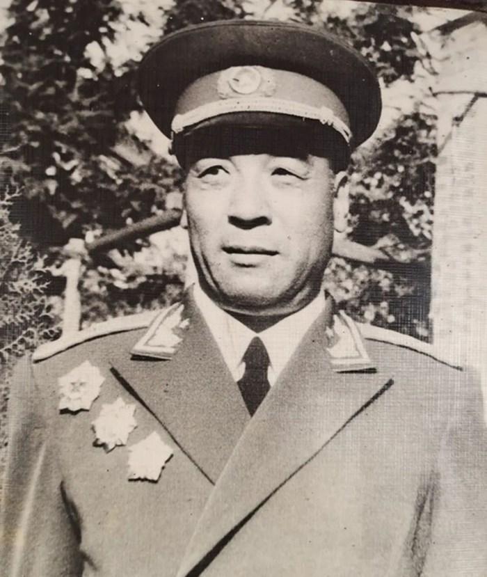 1955年，他不服中将军衔，愤闯部长室，一时冲动竟成毕生遗憾这位敢在授衔大