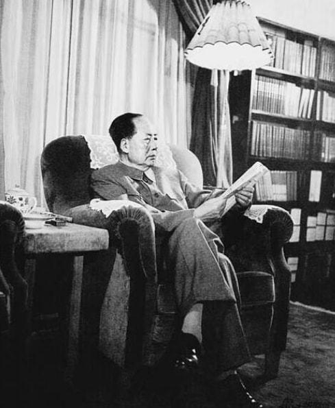 1976年9月9日，毛泽东在北京病逝，这个消息震惊了全世界。当日，时任美国国务卿