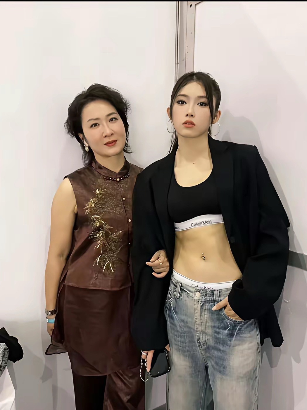 吴艳妮才是最早一批的王诗龄吧，妈妈有钱养出来的小孩就是漂亮有气质。