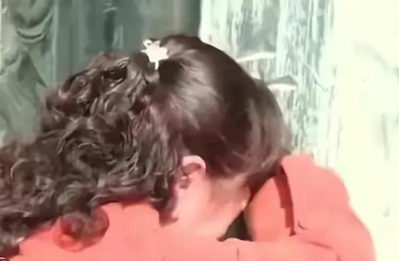 “被白嫖了？”湖南，一61岁老汉，看上40岁漂亮女保姆，两人半推半就发生了关系，