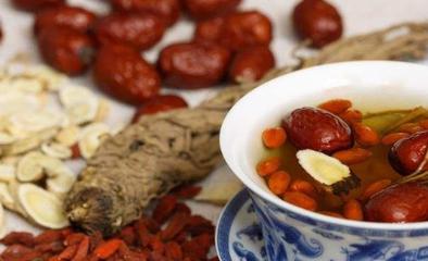 两参加一枣，巧调心律不齐，经济又稳妥！中医常讲，心主血脉，藏神，心脏的正常跳动