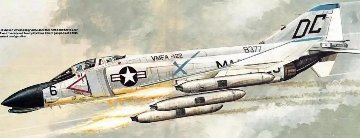 F-4“鬼怪II”刚造出来的时候根本没装内置机炮，当时美鳖认为导弹能包打天下。越